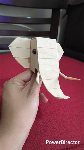 ELEFANTE HECHO CON PALITOS DE HELADO