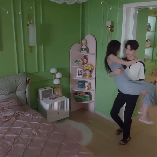 #shorts He picked her up and carried her to the bed😂😂