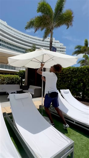 2.9K views · 80 reactions | Dive into sunshine at Fontainebleau ☀️ A quick glimpse of what it's like to be a pool boy at our iconic hotel. Book your cabana or explore our daypass options today: https://fontainebleau.ipoolside.com | Fontainebleau Miami Beach | Facebook