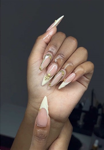 Happy New Year 🤍✨ Bookings for February are now open. I’m looking forward to having you in my chair and creating magic together 💅🏽🤍 📲 WhatsApp 081 268 1334 to book✨ #bloemfontein #bloemnailtech #fyp #privatenailtech #luxury