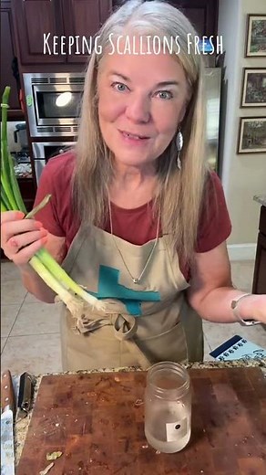 Keep Your Scallions Fresh for Longer! 🌿✨ The best way to store scallions? Treat them like a plant!