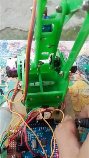 Due to wrong servo cable installation #arduino #arduinoproject #robot #cnc #robotics #uci #diy