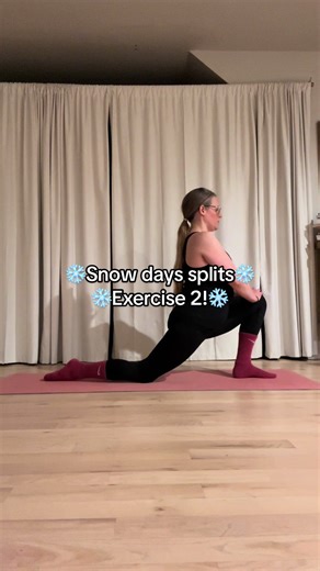 ❄️Snow days splits challenge! ❄️ Exercise 2! ❄️We are holding a deep lunge. Keep your upper body upright (don’t hunch over or lean forward), spine straight, chest lifted. ❄️Use blocks if you need too! An amazing tool! ❄️Most importantly, breathe! Long, slow, deep breaths into your belly. I'll be sharing these videos mostly here and on my FB business page (Self Love Stretch Club). Follow along and let me cheer you on! Stay safe, warm and flexy! ❄️ #frontsplits #splitschallenge #selflovestretchclu