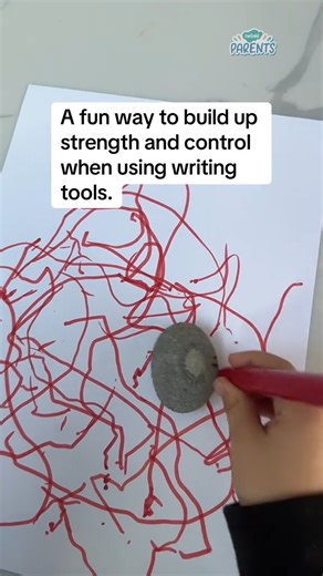 Pre-writing skills can be so valuable but it doesn’t have to be boring! Why not try by using a pebble/stone and pen to push around the page. This builds on hand muscle strength, hand-eye coordination, as well as their fine motor skills. #PreWritingSkills #FineMotorSkills #ChildrensActivities #TwinklParents | Twinkl Parents