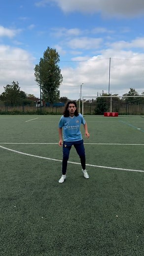 Yassine Codfamilya on Instagram: "Ne fait jamais ça au football #football #ronaldo #mbappe #skills #familyafc #messi #vinicius #challenge"