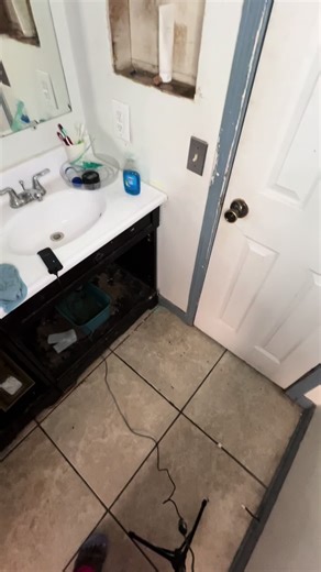 Daily Bathroom Cleaning Routine