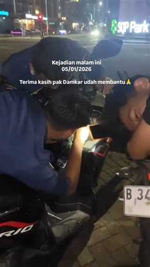 InfoGadingSerpong on Instagram: "Terjadi malam ini 05/01/2026 +/- jam 22.15 Hati-hati semua ‼️ Terima kasih pak Damkar udah membantu 🙏 📍Seberang SQP Park Gading Serpong 🎥 @rfiathl #info_gading_serpong"