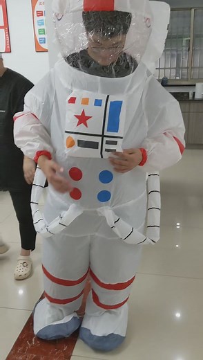 可爱宇航员服装，带你登月