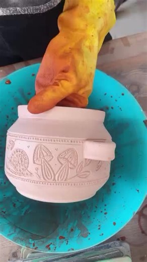 How to glaze a snail jar ❤️ ••• Follow @cedarwoodceramics for more! | The Ceramic School