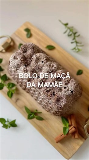 Bolo de Maçã da Mamãe com Nozes e Passas — Receita Fácil