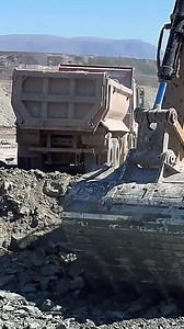 Cat 395 Loading Overburden at Mining Site | Konstruksi Berat