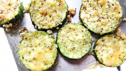 Tender zucchini rounds baked to absolute perfection in just 13 minutes. Baked Parmesan Zucchini is completely addictive. Recipe: https://www.smartschoolhouse.com/easy-recipe/baked-parmesan-zucchini | Smart School House