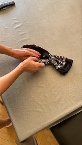 6.7M views · 32K reactions | Comment se faire un masque avec un bandana et 2 élastiques ? Anne-Laure, la femme d’Alex, a tenté un tuto tout simple  | Le Réveil Chérie | Facebook