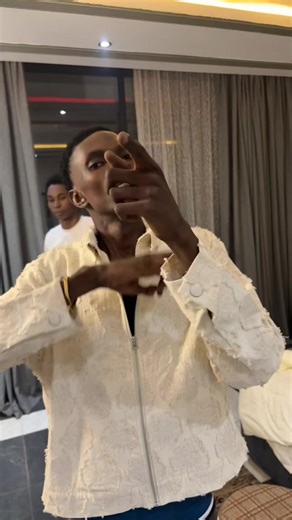 Vidéos de Papalo gang (@papalogang) au sujet de SALAH