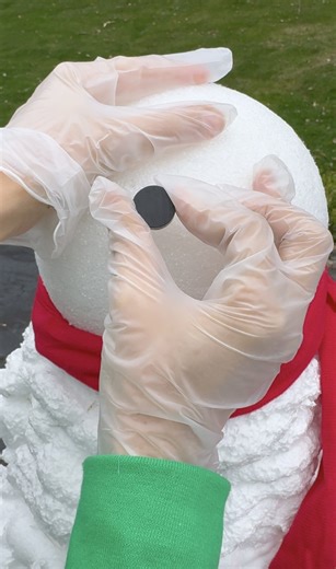 15M views · 396K reactions | it lights up and everything! (Holiday DIY) learn how to make an adorable light up snowman for the christmas season! #christmas #snowman #homedecor #fblifestyle | Brooklyn B | Facebook