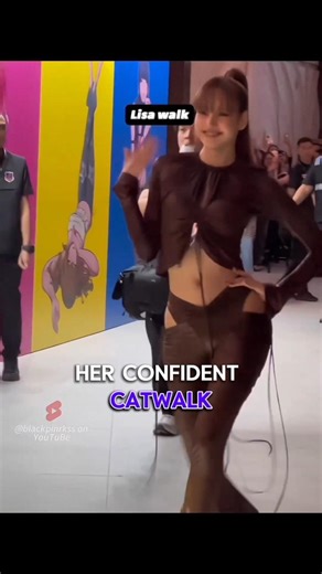 “Lisa vs Jennie Catwalk… You Decide 😳”