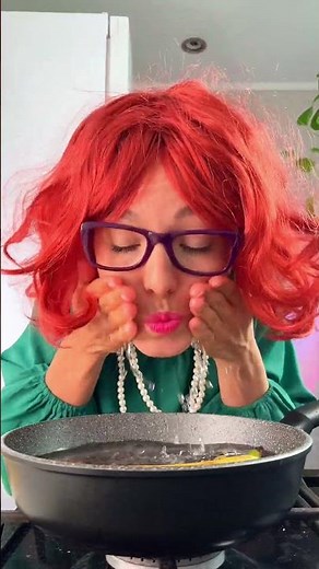 Mom vs Me: The Ultimate Fry-Off! 🍳😂 #FamilyFun #CookingChallenge