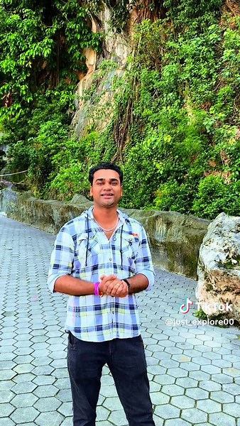 Explore Batu Caves: A Malaysia Singapore Trip Experience