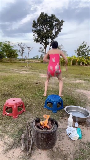 หนาวคักจนได้อาบน้ำ​อุ่น In winter, you must take a warm shower. #Funny​ #haha​ #comedy​ #คลิปตลก​ #ขำขัน​ #คลายเครียด | แอบจัน สาวอีสาน แฟนเพจ