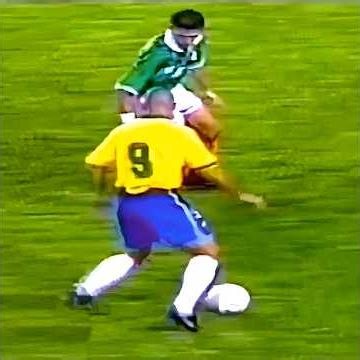 Ronaldo pela Seleção 🇧🇷🔥 #futebol #ronaldo #brasil #dribles #gols