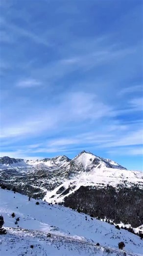 𝕍𝕠𝕝𝕒𝕥𝕚𝕝 - 𝔸𝕟𝕕𝕠𝕣𝕣𝕒 🇦🇩 on Instagram: "📍 Port d' Envalira - Pas de la Casa Vistes espectaculars 👌 Merci 🎥 @magnum_distribucions #andorra #mountains #naturaleza #pirineos #pirineus"