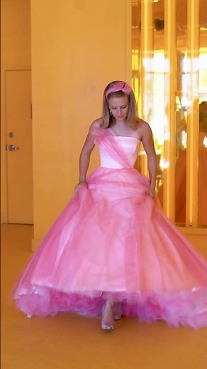Full of pink fluff, a dress inspired by Barbie! 💖