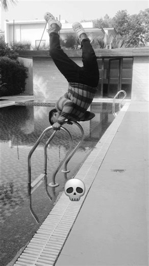 handstand gone wrong ❌️ #shorts #calisthenics #motivation #discipline #viral #foryou