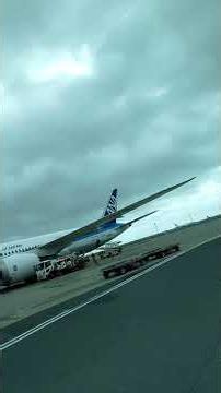 ANA羽田国際線・搭乗口702～NH932機体まで空港バスの風景