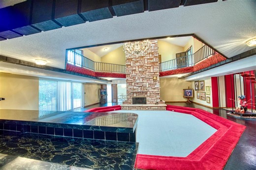 Massive Missouri home with octagon pit on Zillow Gone Wild
