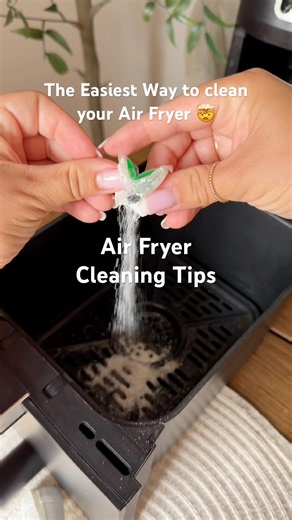 The easiest way to clean your air fryer Just 2 minutes and you’re done! #cleaning #airfryer #shorts