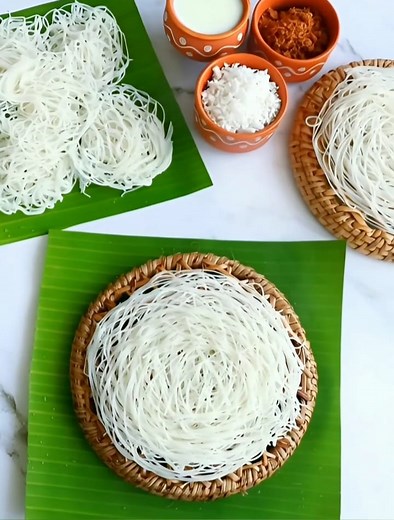 White String Hoppers Steamed On Rattan Mini Baskets With Banana Leaves! #stringhoppers #food #srilankanfood #indianfood #viralreelsシ | YMS Strings