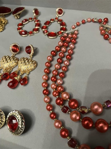 Pink red forever ❤️💗 A little Valentine’s edit featuring some of my favorite rosy, ruby-toned jewels—perfect for gifting yourself (because yes) or someone you love. The shop is currently 25% off through February 6, just in time to get those Valentine’s, Galentine’s, or thinking-of-you gifts ordered 💌 And don’t forget—jewelry makes the sweetest hostess gift if you’re heading to a Galentine’s party. Something sparkly always says thank you. A few pieces pictured aren’t listed yet, but if somethin