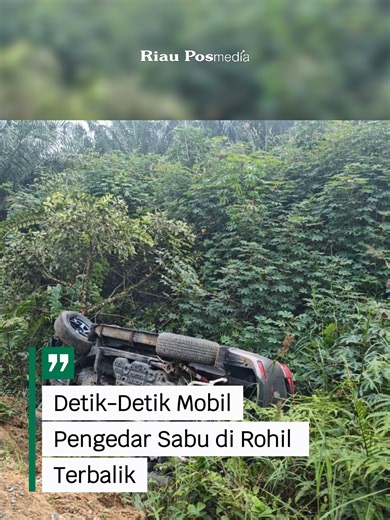 PEKANBARU (RIAUPOS.CO) - Direktorat Reserse Narkoba Polda Riau menangkap dua pria berinisial F (44) dan HM (35) terkait dugaan peredaran narkotika jenis sabu seberat kurang lebih 10 gram di Kabupaten Rokan Hilir, Jumat (27/2). Dalam proses pengembangan, mobil yang digunakan salah satu tersangka terbalik saat berupaya melarikan diri dari kejaran petugas. Direktur Reserse Narkoba Polda Riau Kombes Pol Putu Yudha Prawira mengatakan pengungkapan kasus tersebut berawal dari laporan masyarakat terkait