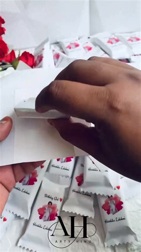 Customize chocolate 🍫🎁 . . . . . . . . . . #customizedchocolate #kitkat #chocolatelover #sticker #customized #satisfying #gift | Arty Hinu