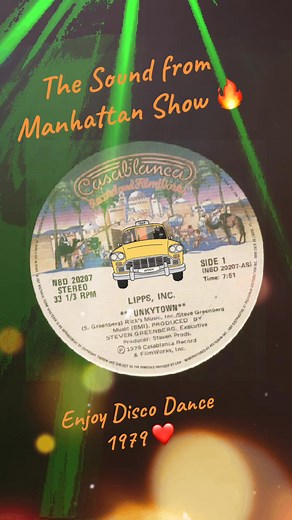 La petite Histoire Du Single — Lipps Inc. “Funkytown” (1979) Label : Casablanca Records | Extrait de l’album “Mouth To Mouth” Composé, écrit et produit par Steven Greenberg Voix & saxophone : Cynthia Johnson Le morceau qui a fait voyager la disco jusqu’à “Funkytown”...Fin des années 70. La vague disco est à son apogée : New York, Paris, Munich — les dancefloors du monde entier vibrent au rythme des basses rondes et des cordes étincelantes. Mais à Saint Paul, Minnesota, un jeune producteur du nom