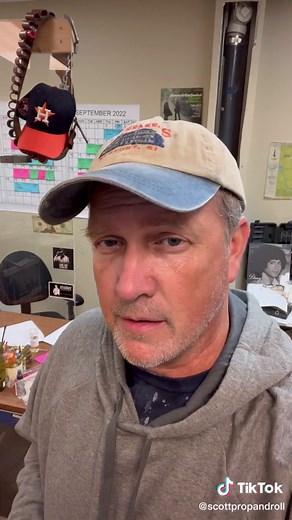 Mad Max Silver Spray: Shiny & Chrome Replication Techniques