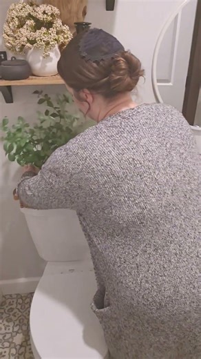 Clean & Refresh my powder room with me. #springdecorideas #cleaningmotivation