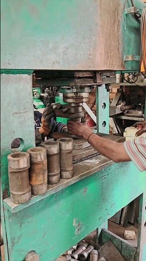 HOW TO FIT PINS AND BUSHES ON EXCAVATOR'S TRACK LINK USING HYDRAULIC PRESSING MACHINE IN WORKSHOP