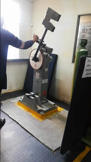 HOW TO SWING AND DROP HAMMER FOR TOUGHNESS BAR TEST ON STEEL SAMPLE USING CHARPY IMPACT TESTER