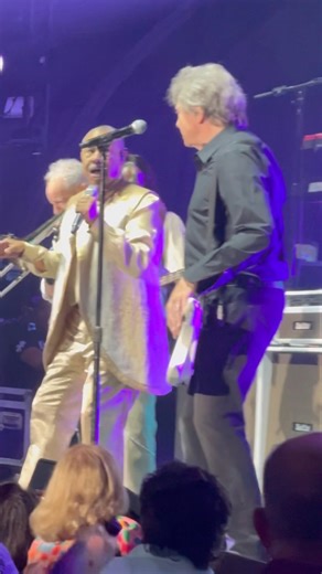 Earth, Wind & Fire -Chicago-#classicrock #rnb #musicians #jazz #ewf #randb #jazzrockfusion #music