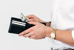 What A Man Should Carry In His Wallet | How To Keep Your Wallet Slim