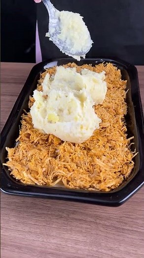 Creamy chicken shepherd pie with mashed potatoes and cheese