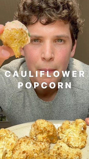 Cauliflower Popcorn 💥 One of my favourite recipes to make. Transform cauliflower to crispy, crunchy bites of goodness. Here’s how to make it… 1 medium head of cauliflower Wet ingredients: 100g plain flour 1 tsp salt 1/4 tsp black pepper pinch of chilli powder 125ml oat milk 1 tsp olive oil Dry ingredients: 50g breadcrumbs 20g desiccated coconut Pinch of salt 2 tbsp nutritional yeast Combine and coat the cauliflower in the wet ingredients. Add the florets to the dry ingredients and place on a ba