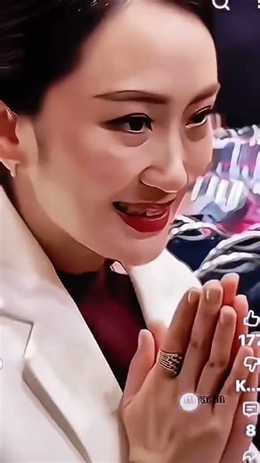 @Thailand's female Minister of Culture goes to work