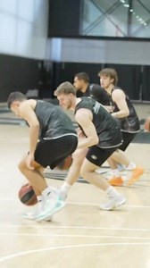 🏋🏻‍♂️ Strength Training & Combine Warm-Up ! . To maximize performance, a basketball team’s strength training should focus on power, explosiveness, endurance, and injury prevention, while the combine warm-up should prepare athletes for speed, agility, and strength tests 🦾 . #BasketballLife #HardWorkPaysOff #CourtTime #Teamwork #GrindMode #europrobasket #europroexerience #yourshoottogopro #europro #basketballacademy #europe #europebasketball #basketballacademyineurope #basketballgame #basketbal