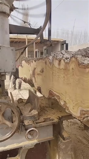 Transforming Logs into Planks: A Woodworking Guide