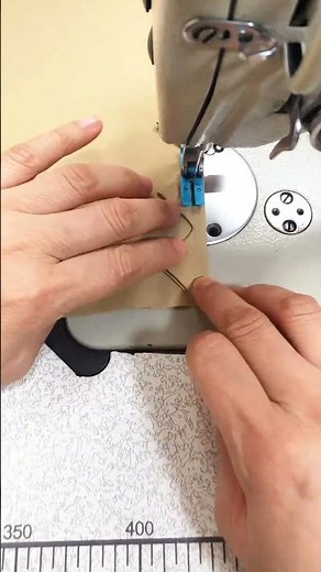 Simple method for sewing lace with a triangular edge #sewing #sewingdaily #sewinghacks