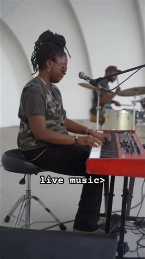 I love how our generation’s love for live music is growing!! #jazzpiano #whowebe #livemusic