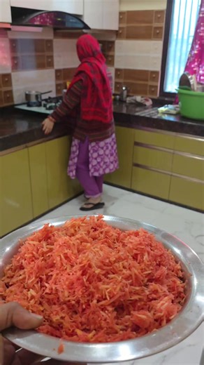 #Babli on Instagram: "Gajer ka halwa recipe maine share ker diya hai #lifestyle #jharkhand #dailyvlog #minivlog #dhanbad #recipe"