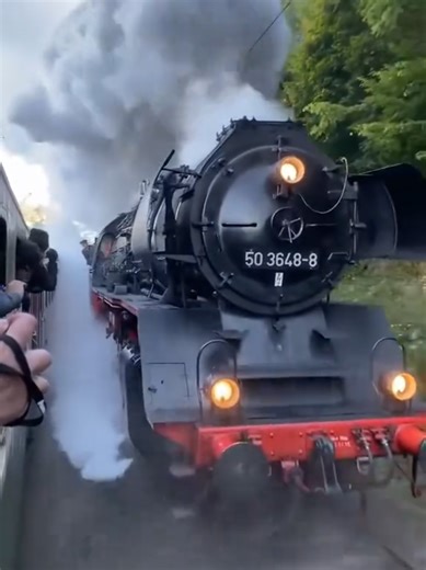 Exploring the German DR Class 50 Locomotive